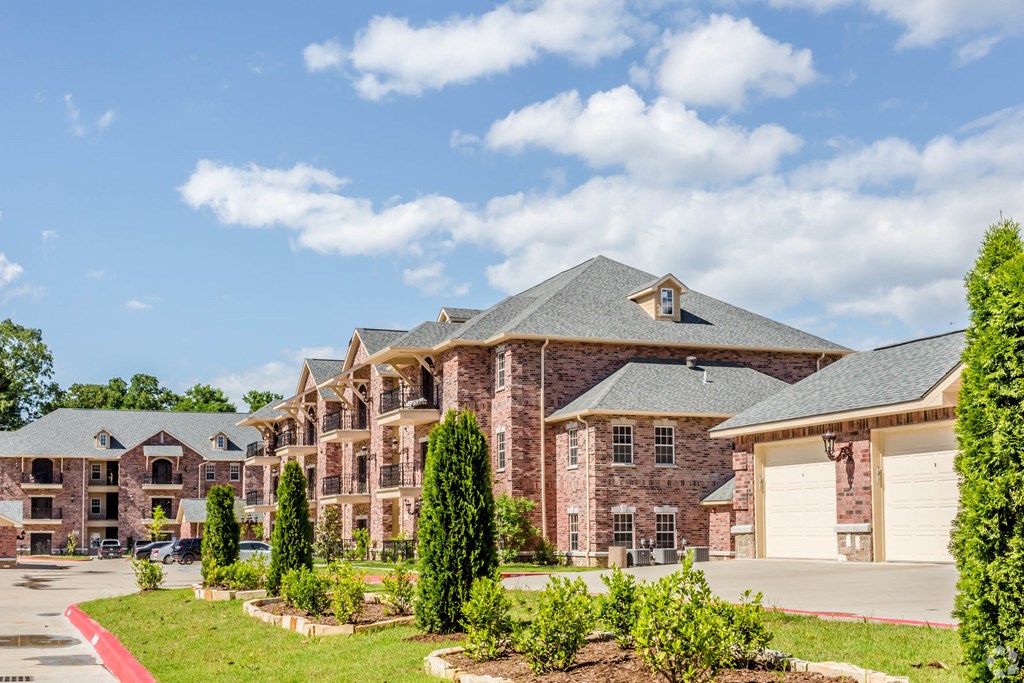 exterior view of the residences at green valley apartments in green valley at Arlo Luxury homes Apartments, Little Rock, Arkansas