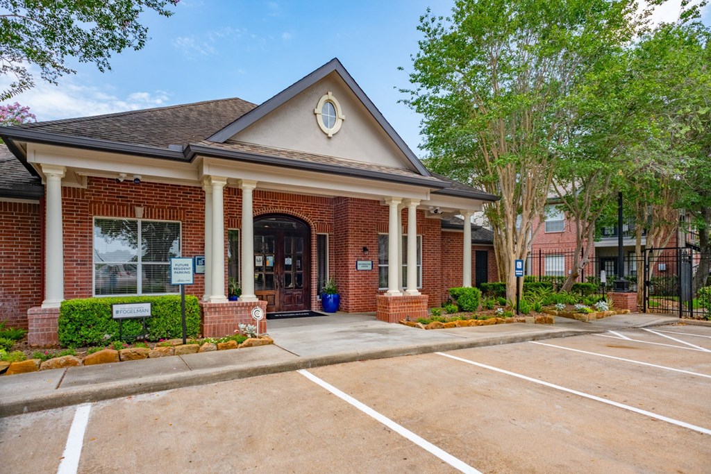 the preserve at ballantyne commons apartment exterior  at The Aster Sugar Land, Sugar Land
