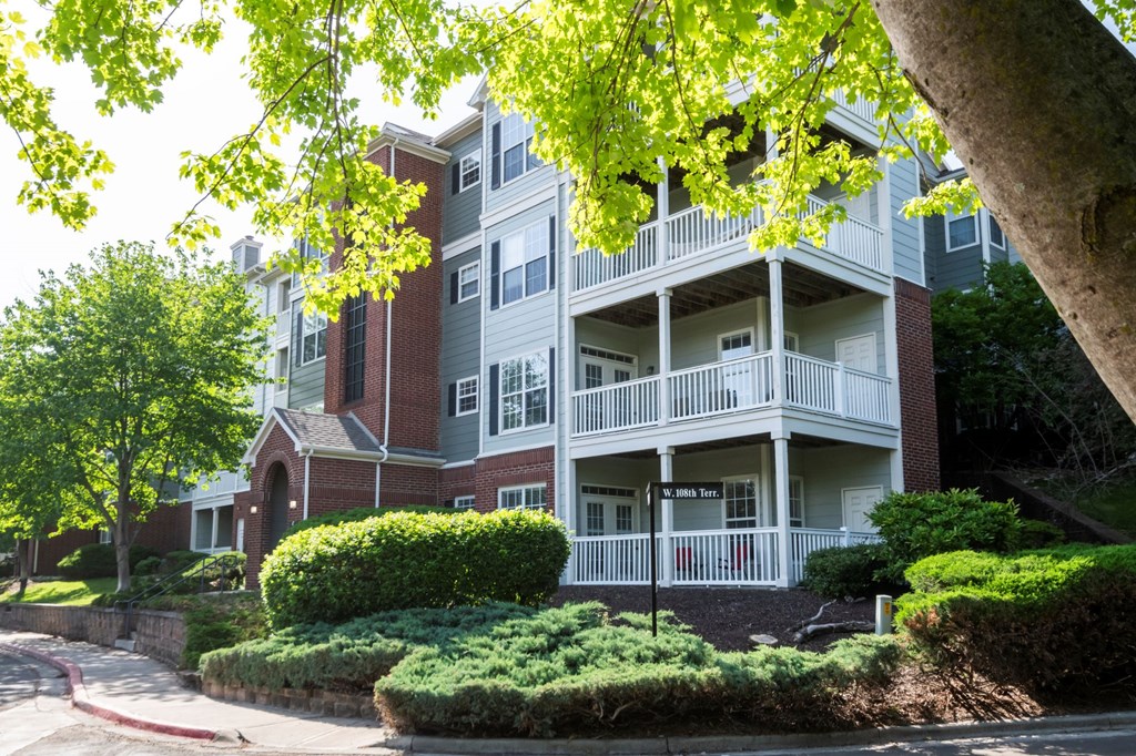 Exterior View at Cambridge Square, Overland Park, 66211