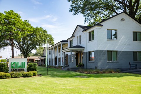 Apartment Building of Kiwi Goji in East Memphis, TN