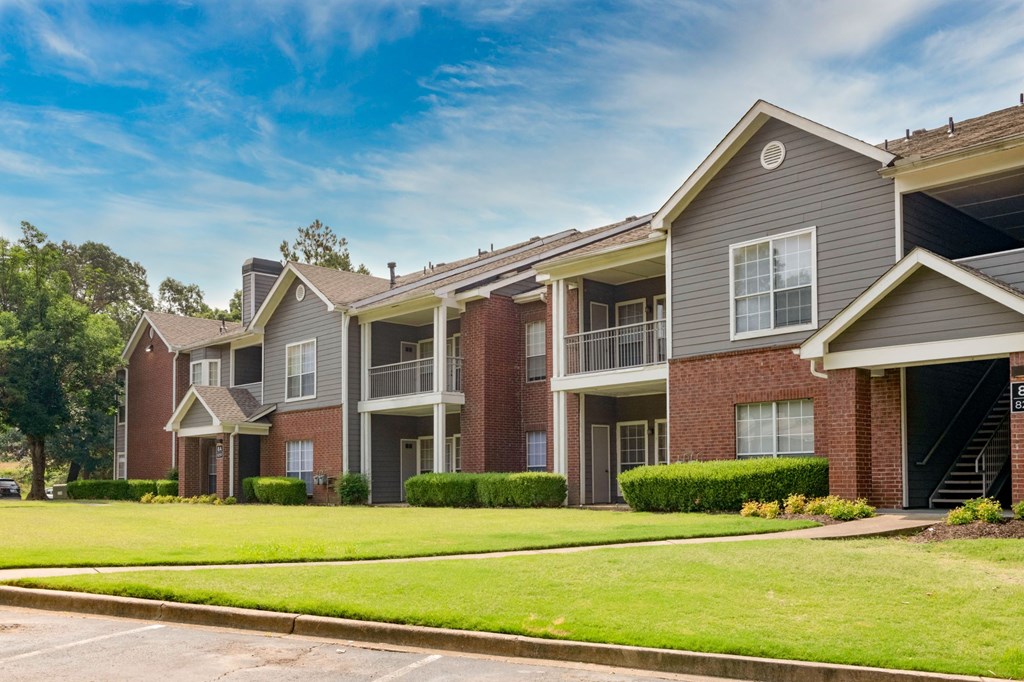 exterior view at the regency woods apartments in pascagoula, ms at Lincoln at Wolfchase, Cordova, 38016