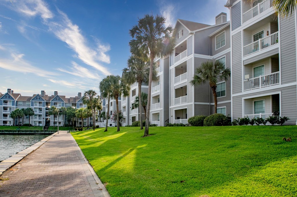 Lush Green Landscape at The Moorings, League City, Texas