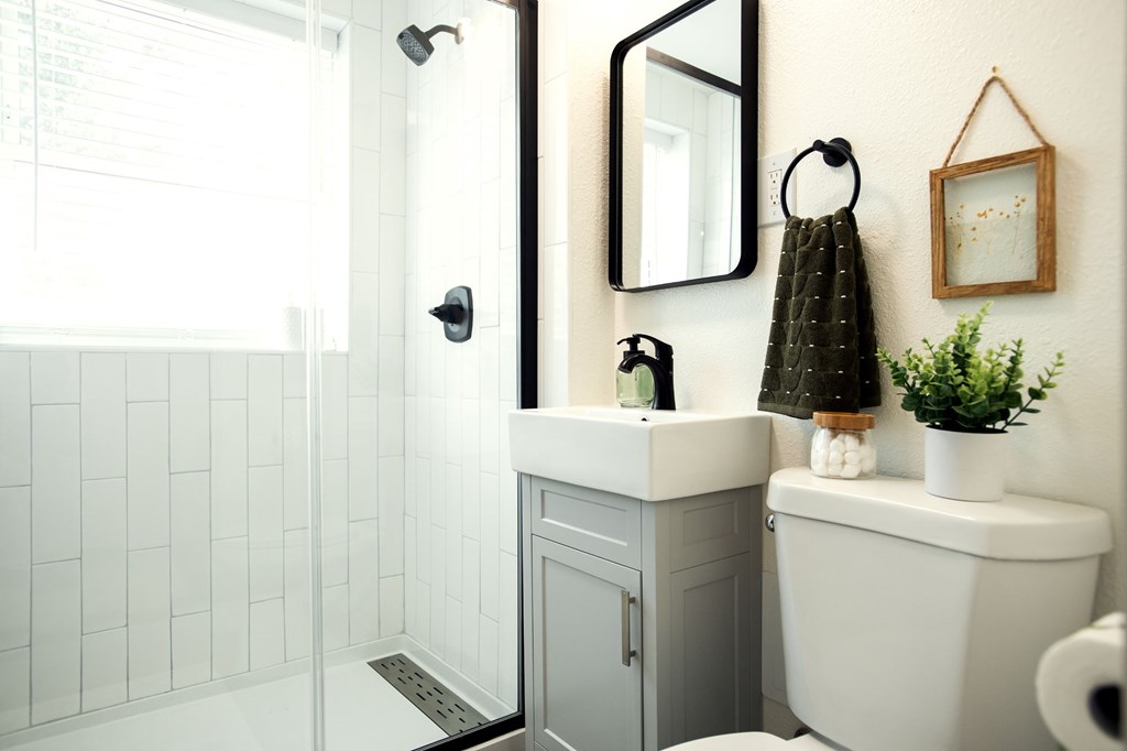 Modern Bathroom at Parkview Apartments, Memphis, TN