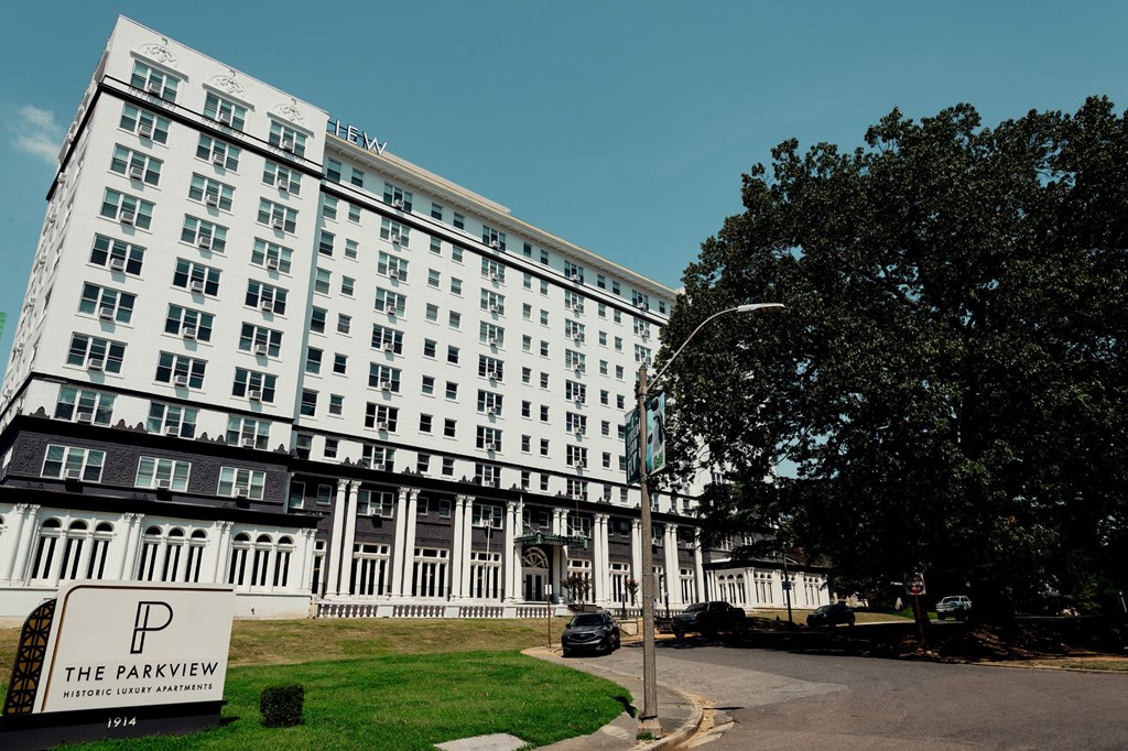 Building Exterior at Parkview Apartments, Memphis, TN, 38104
