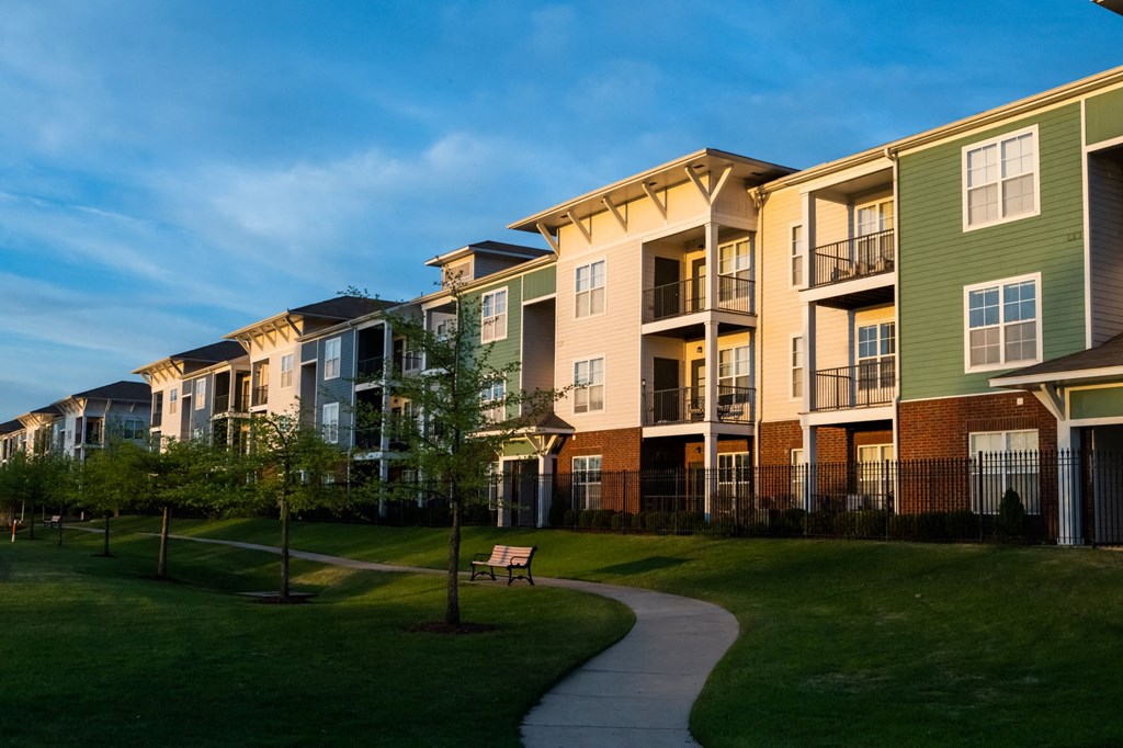 Building Exterior at Grand Island Apartments in Memphis TN 38103