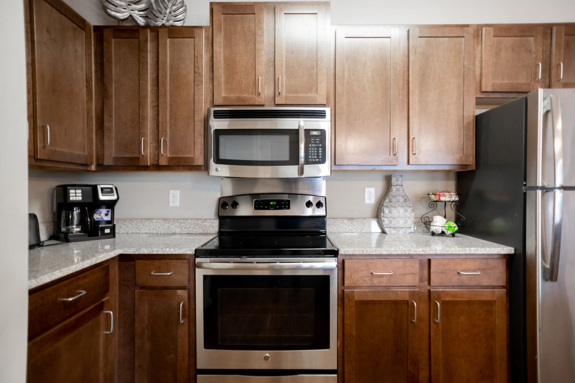 Kitchen with Stainless Steel Appliances located at Hall Creek Apts in Arlington, TN 38002