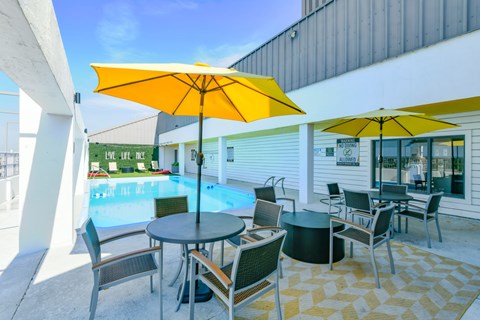 Poolside Dining Tables at Iris Luxury Apartments, Memphis, 38105