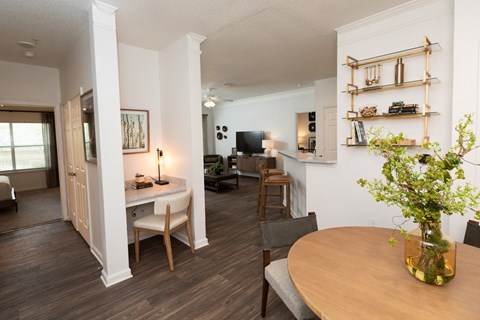 Dining Area at Lakeside Villas Apartments, Hampton