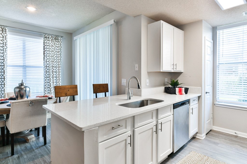 the preserve at ballantyne commons apartment kitchen and dining area