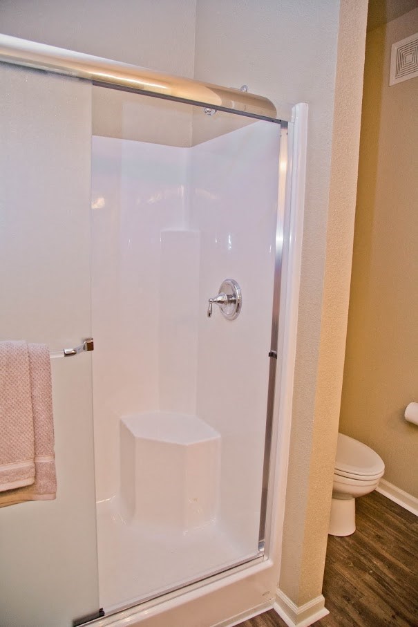 Oval Tub With Combo Shower at The Manor Homes of Eagle Glen, Raymore, 64083