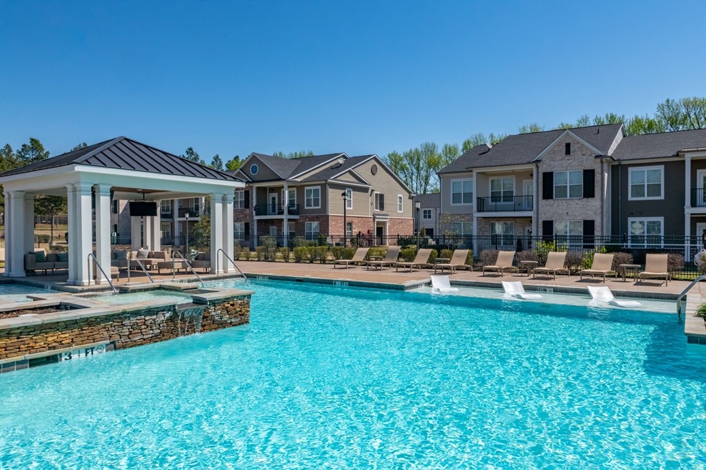 Resort style pool at Meridian Park in Collierville, TN 38017