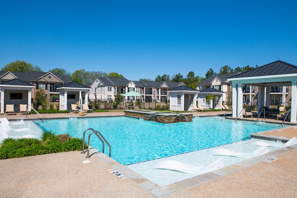 Pool and sundeck at Meridian Park in Collierville, TN 38017
