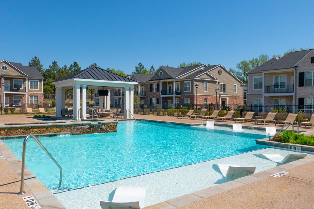 pool with in water lounges at Meridian Park in Collierville, TN 38017