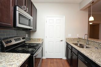 Granite Counter Tops In Kitchen at Park Summit Apartments, Decatur, 30033
