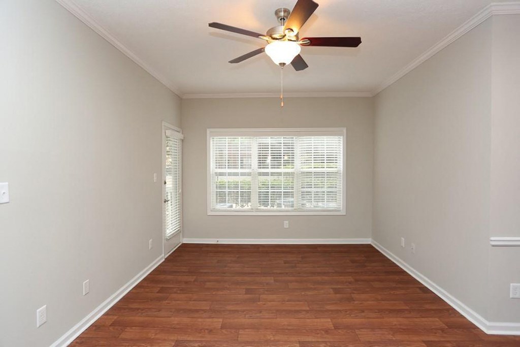 Vacant Living Room at Park Summit Apartments, Georgia, 30033