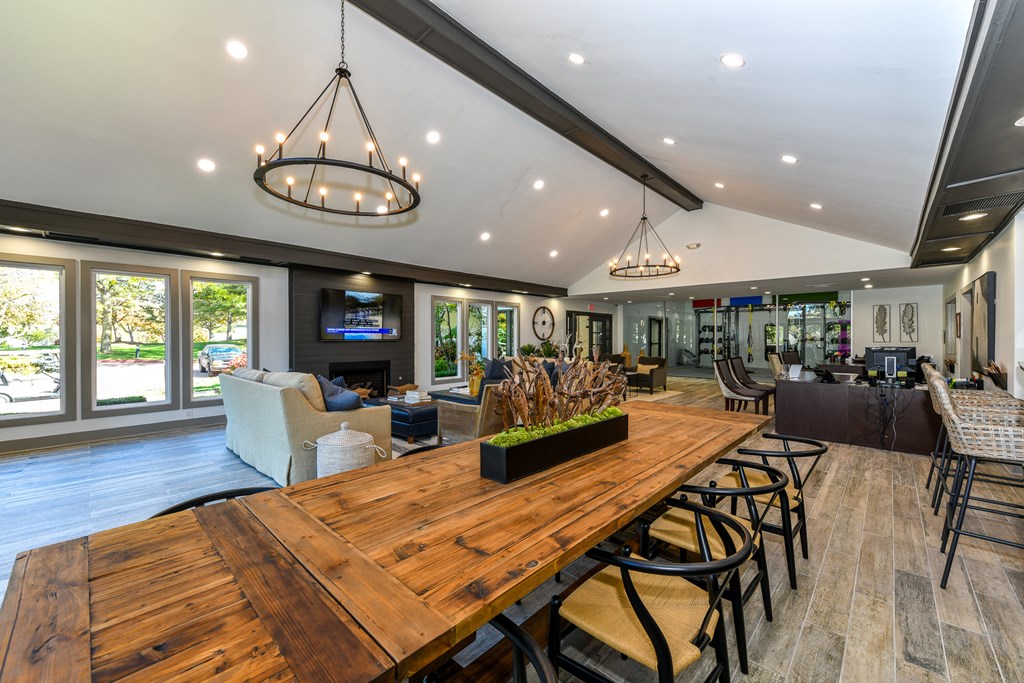 Business Centerat Pointe Royal Townhome Apartments, Overland Park, KS 66213