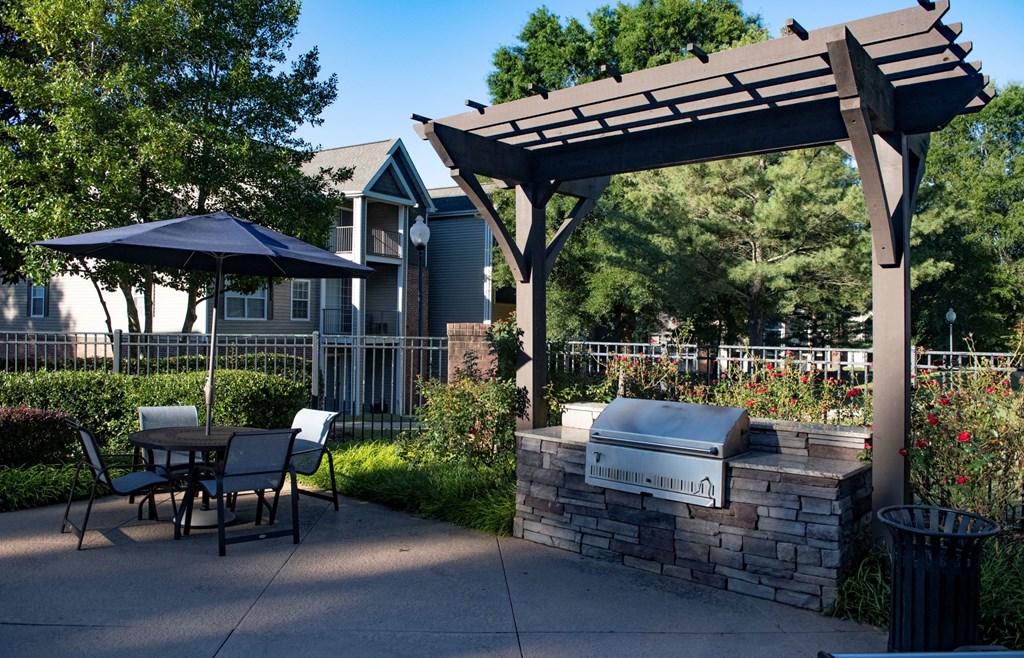Poolside Grill  at Polos at Hudson Corners Apartments, South Carolina 29650