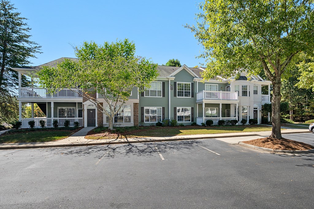 Exterior with Lush Landscaping and large patios located at St. Andrews Apartments in Johns Creek, GA 30022