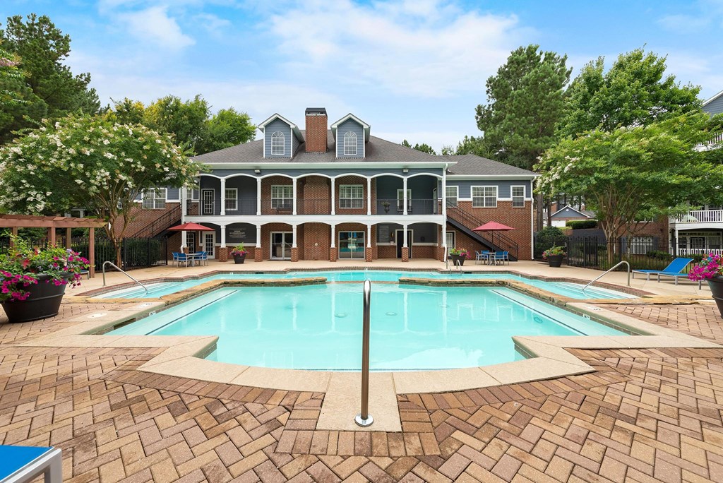 Pool and clubhouse at Sugarloaf Crossing Apartments, Lawrenceville,GA 30046
