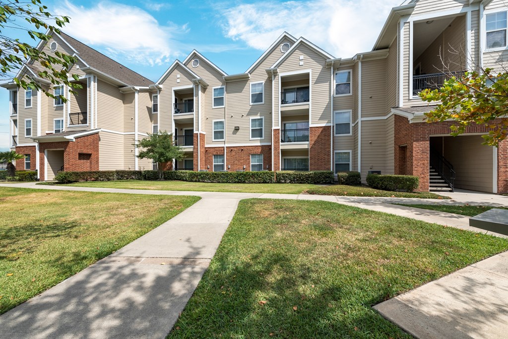 Apartment complex with a walkway in front. Apartment complex with a walkway in front at The Fenwick Apartments, Humble, 77396