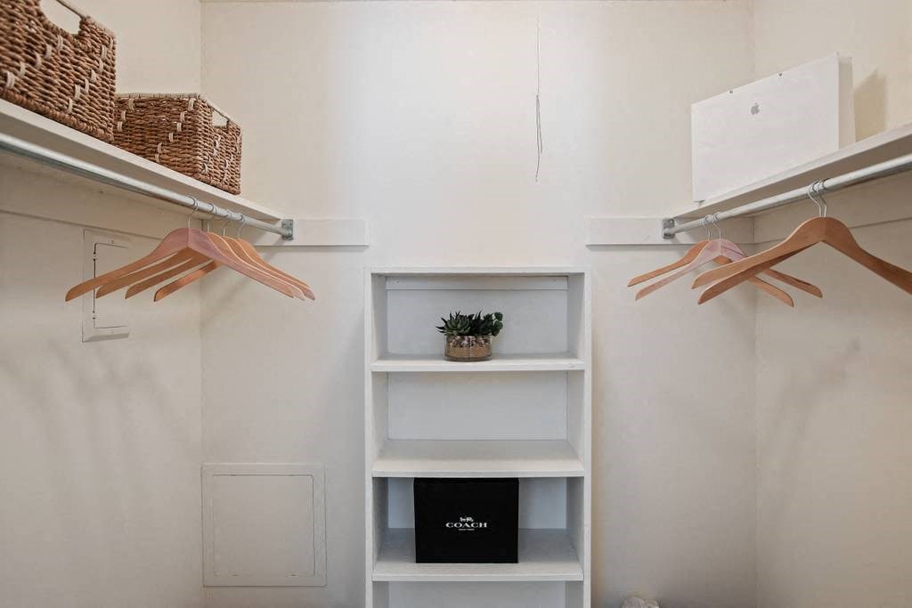 Model Closet at Waterford Place Louisville KY 40207