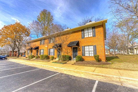 Apartment Building of Cordova Creek Apartments in Cordova, TN