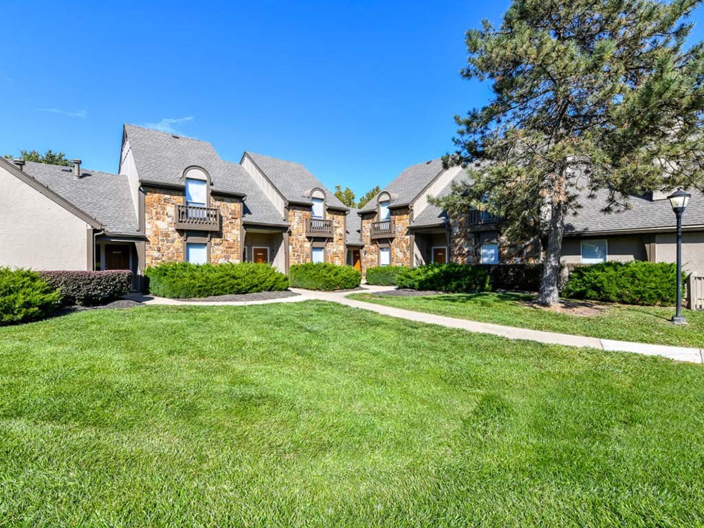 Ground at Pointe Royal, Overland Park, KS, 66213