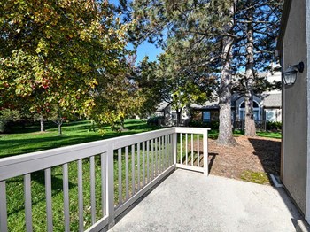 Patio Patio at Pointe Royal, Kansas, 66213 - Photo Gallery 6