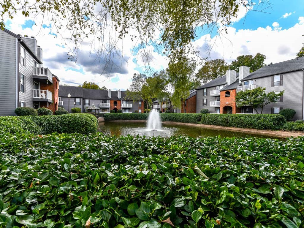 Greenscape with Fountain Image at Waterford Place, Louisville, KY, 40207