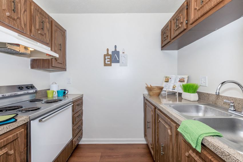 The Boardwalk At Westlake Apartments And Townhomes, 6000 WestLake Drive