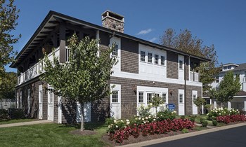 611 East Waterfront Dr 1-3 Beds Townhouse for Rent - Photo Gallery 5