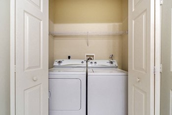 611 East Waterfront Dr 1-3 Beds Townhouse for Rent - Photo Gallery 6