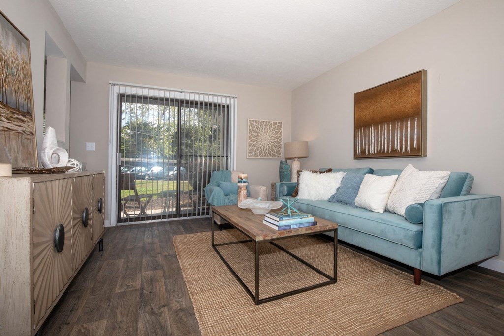 Livingroom with Vinyl Plank Floors