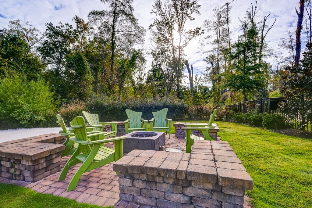 Fire Pit and Lounge Area
