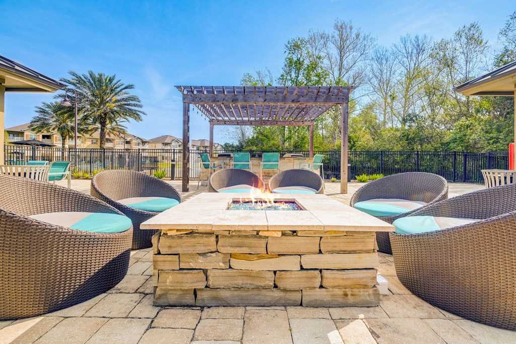 the reserve at bucklin hill clubhouse patio