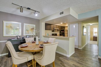 Dining Room - Photo Gallery 3