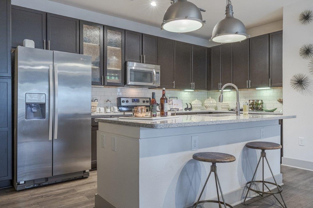 Kitchen wit stainless steel appliances