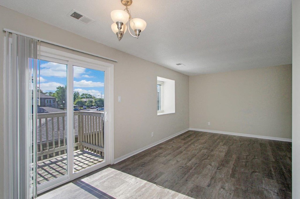 Livingroom with Vinyl Plank Floors