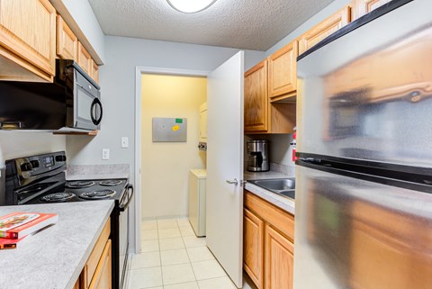 Kitchen at The Lakes of Schaumburg Apartment Homes