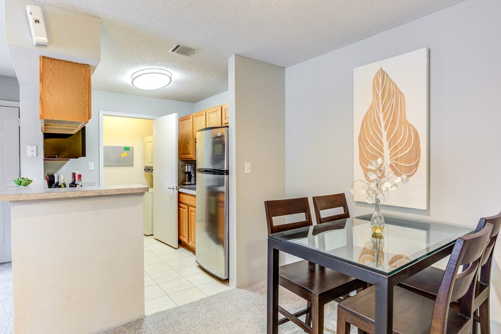 Dining room at The Lakes of Schaumburg Apartment Homes