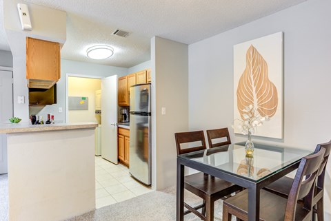 Dining room at The Lakes of Schaumburg Apartment Homes