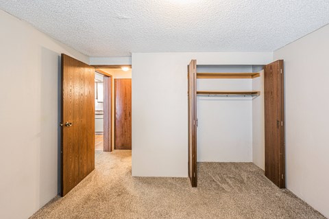 A room with a carpeted floor and a white ceiling.