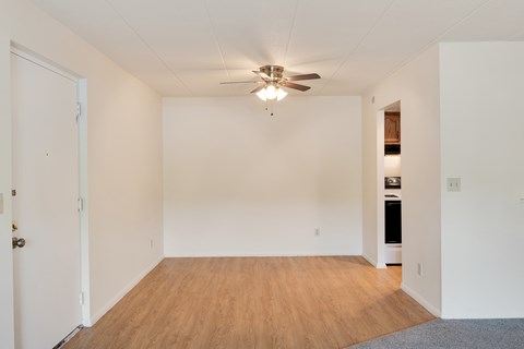 A dining room with a ceiling fan.
