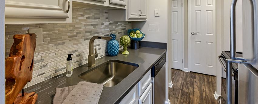the ashby at mclean apartment kitchen - Photo Gallery 1
