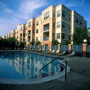 Resort-style pool - Photo Gallery 2