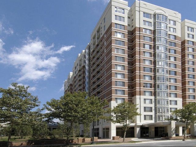 a large apartment building on the side of a street