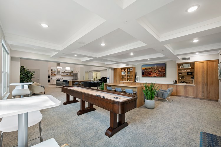 Colonial Court Apartments