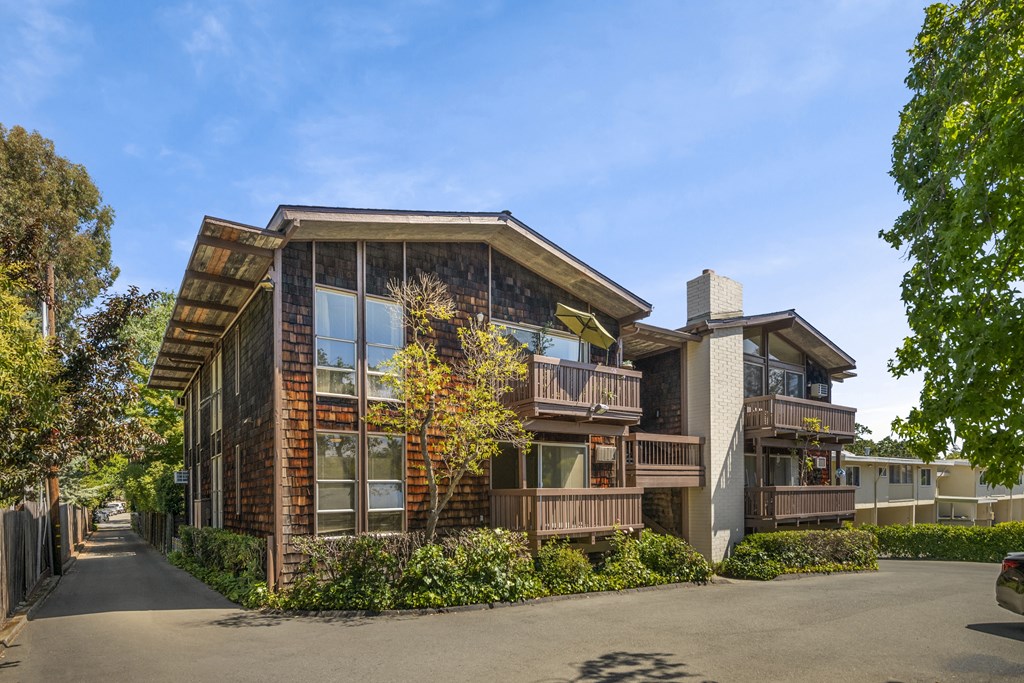 Property Building View with Manicured Landscaping at 3543 Brook Street Apartments in Lafayette, CA