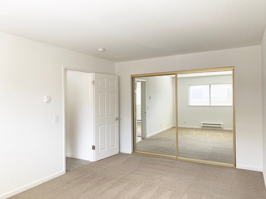 spacious room at Park Avenue Apartments, California