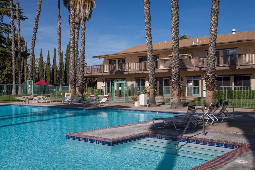 Refreshing Pool With Large Sundeck And Wi-Fi at Valley West, California